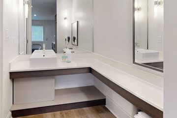 Bathroom sink