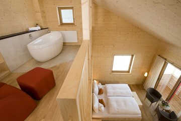Deep soaking bathtub