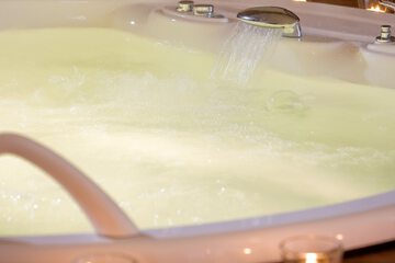 Jetted tub