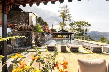Pool waterfall