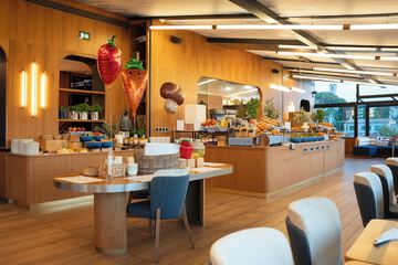 Breakfast buffet