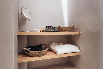 Bathroom amenities
