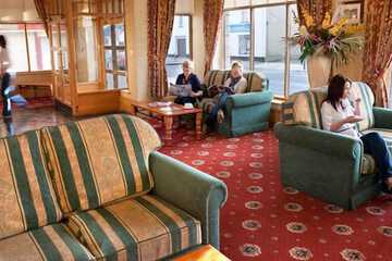 Lobby lounge
