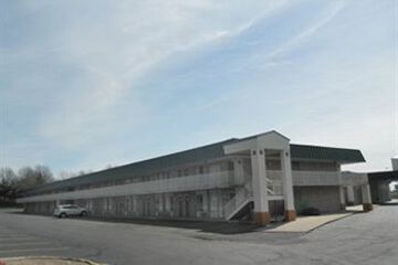 Econo Lodge Inn & Suites