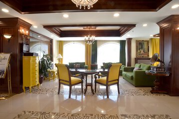 Lobby lounge