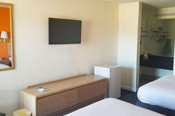 Room 6 of 13