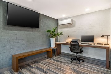 Business Center 27 of 27