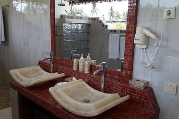 Bathroom sink