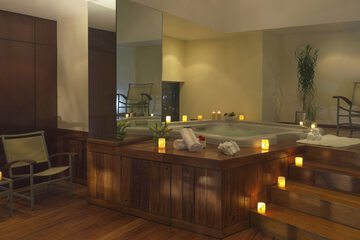 Indoor spa tub