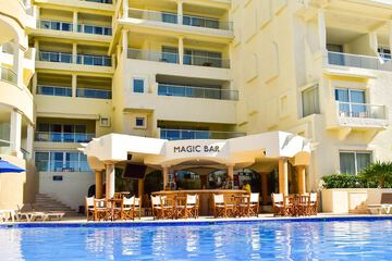Poolside bar