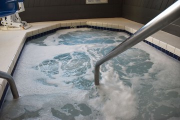 Indoor spa tub