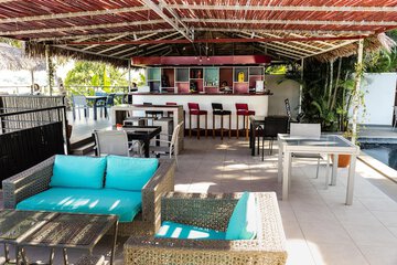 Poolside bar