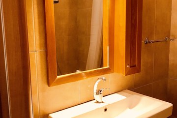 Bathroom sink
