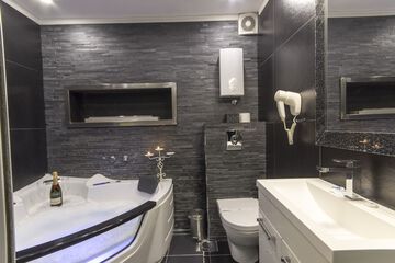 Private spa tub