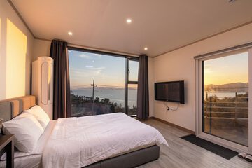 Beach/ocean view