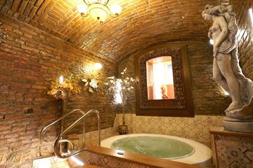 Private spa tub