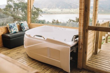 Private spa tub