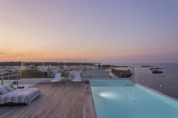 Rooftop pool