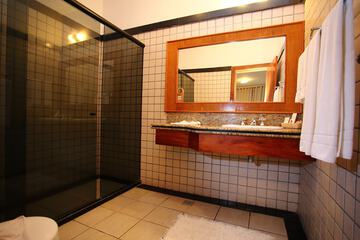 Deep soaking bathtub