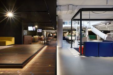 Lobby lounge