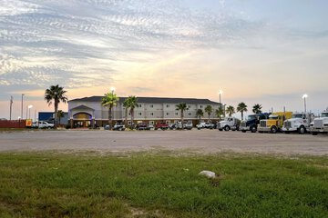 Super 8 by Wyndham Kenedy