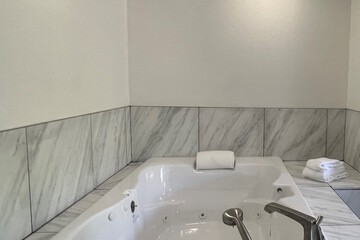 Private spa tub