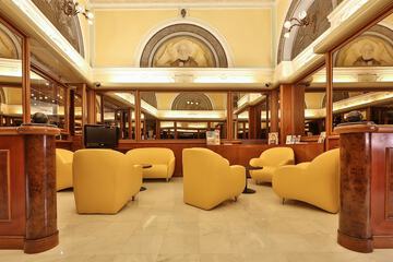 Lobby lounge