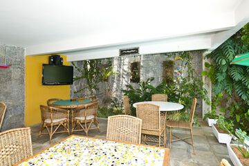 Poolside bar