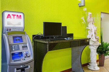 Business Center 26 of 26