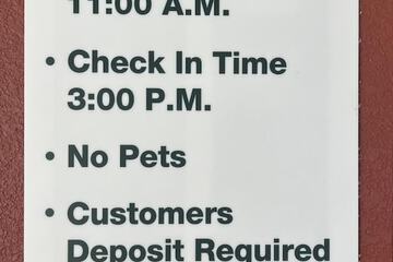 Check-in/check-out kiosk