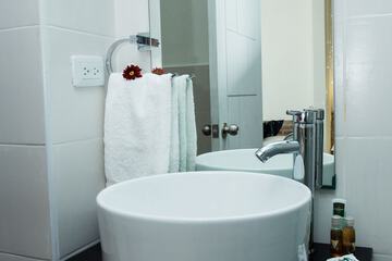 Bathroom sink