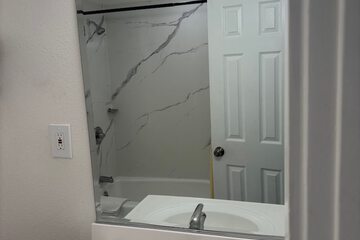 Deep soaking bathtub