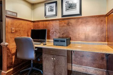 Business Center 33 of 33