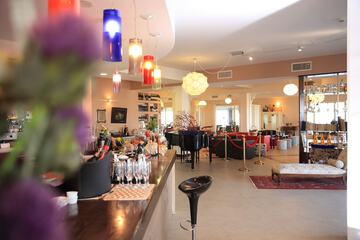 Lobby lounge