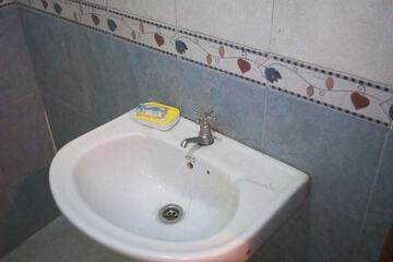 Bathroom sink