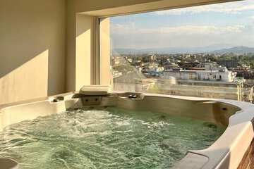 Indoor spa tub