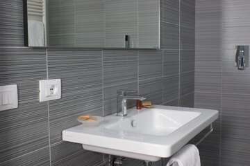 Bathroom sink