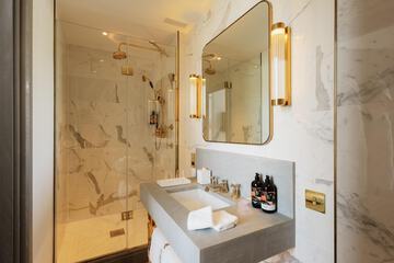 Bathroom shower