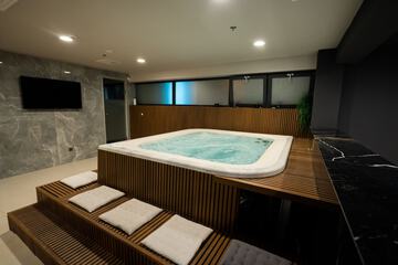 Indoor spa tub