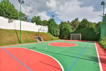Sport court