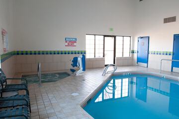 Indoor spa tub
