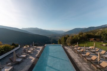 Infinity pool
