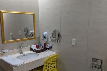 Bathroom sink