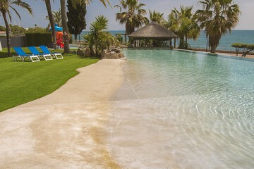 Infinity pool