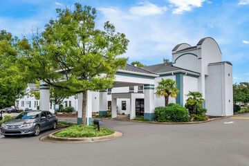 Clarion Pointe Apex – Holly Springs