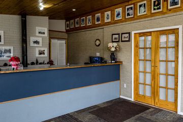 Check-in/check-out kiosk