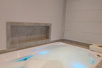 Jetted tub
