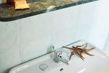 Bathroom amenities