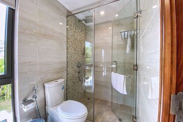 Bathroom shower