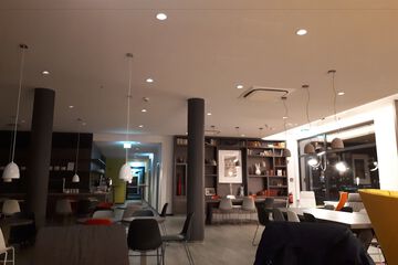 Lobby lounge